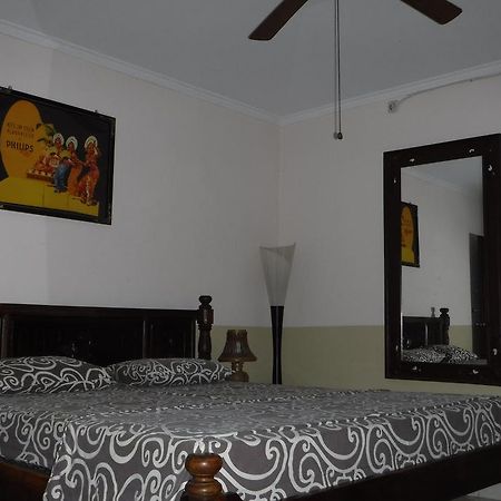 Отель Ombak Putih Bungalows Нуса-Дуа Экстерьер фото