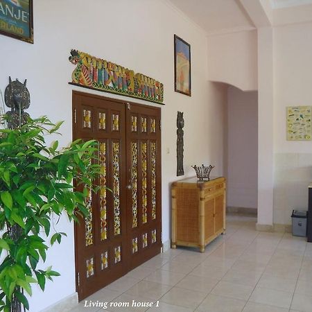 Отель Ombak Putih Bungalows Нуса-Дуа Экстерьер фото