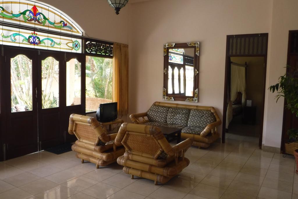 Отель Ombak Putih Bungalows Нуса-Дуа Экстерьер фото