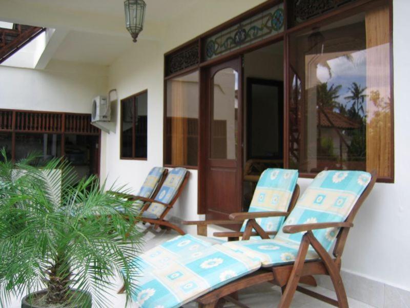 Отель Ombak Putih Bungalows Нуса-Дуа Экстерьер фото